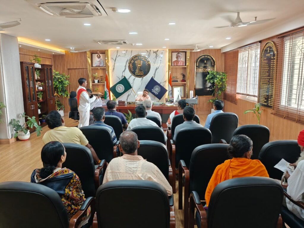 जनता दरबार में आमजनों की समस्याओं से अवगत हुए उपायुक्त..समस्याओं के निष्पादन हेतु अधिकारियों को दिए निर्देश…