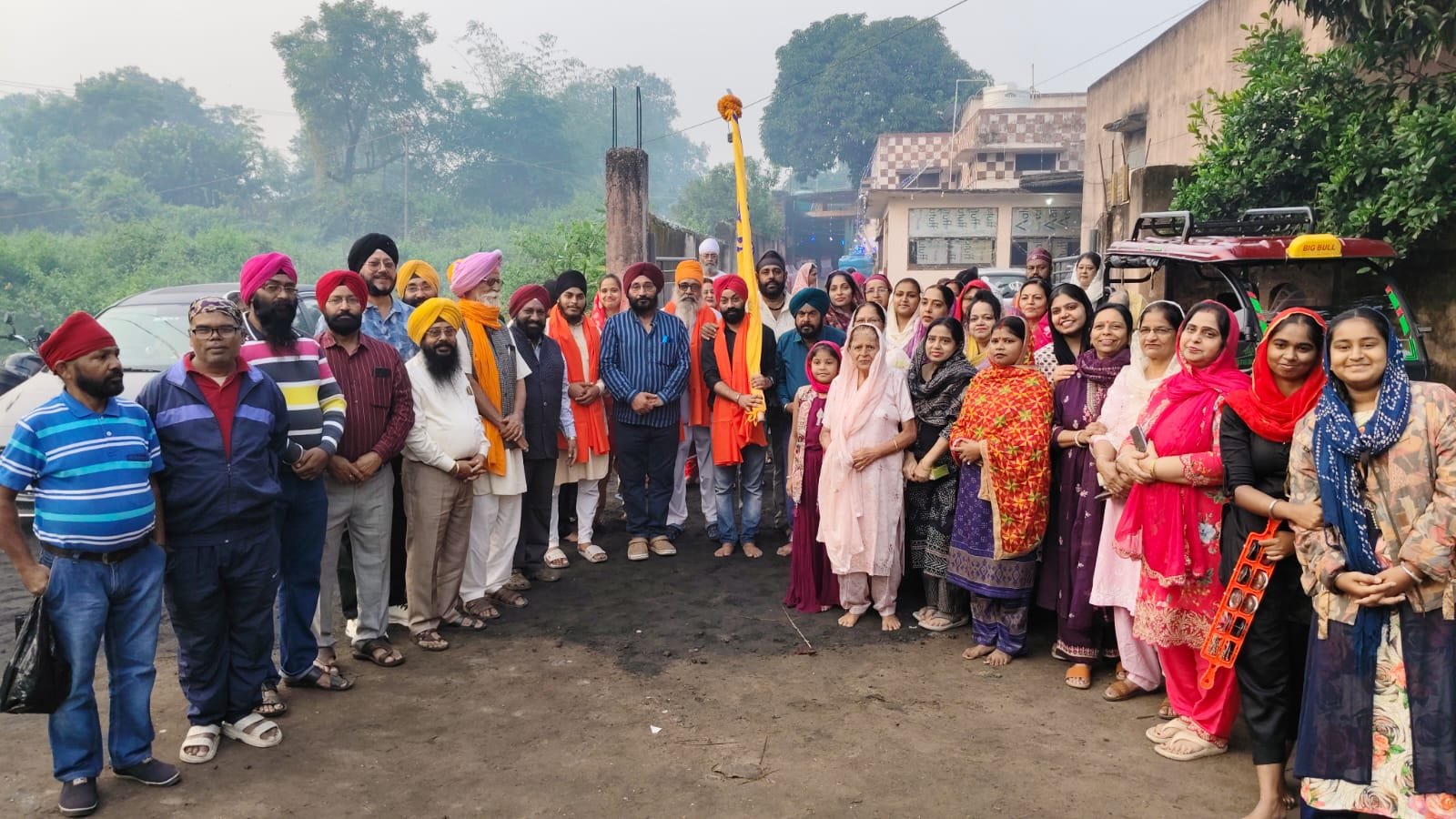 सिख पंथ के संस्थापक एवं प्रथम गुरु श्री गुरु नानक देव जी की556 वें प्रकाश पर्व के पूर्व प्रभात फेरियों की श्रृंखला में नौवीं प्रभात फेरी काफी श्रद्धा और उत्साह के साथ निकली गई….