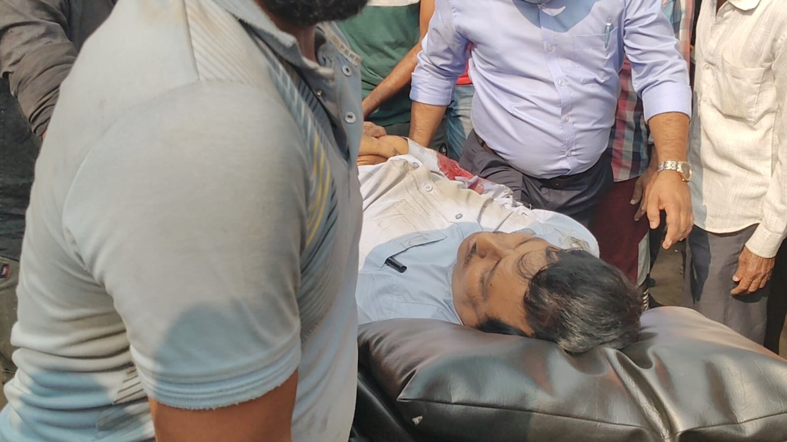 मेमधोमवा रेलवे साइडिंग से निकली मालवाहक वाहन ने एक मोटरसाईकल चालक को रौँदा, गंभीर…