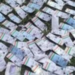 पूर्व स्थली में एक जलाशय से तीन बसतों मे भरे मिले सैकड़ों आधार कार्ड…