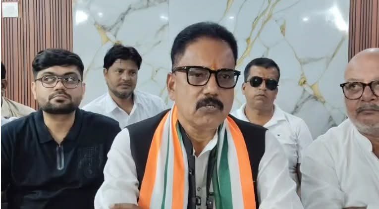 कांग्रेस ने धनबाद MP  ढुल्लू महतो पर अवैध संपति व”परिवारवाद” में शामिल होने का लगाया आरोप…..