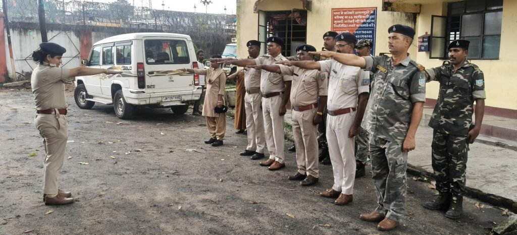 “वन्दे मातरम्” की 150वीं वर्षगांठ पर धनबाद पुलिस ने आयोजित किया सामूहिक गायन कार्यक्रम…