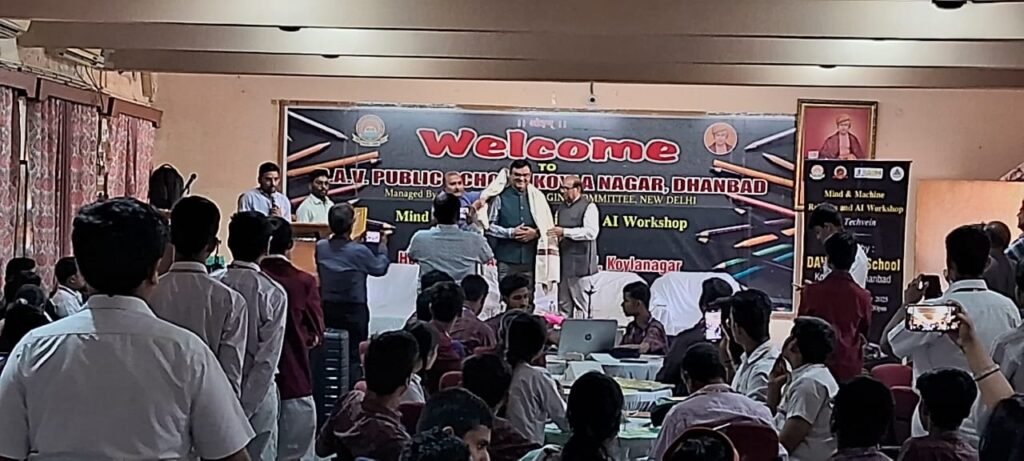 डीएवी कोयलानगर में आर्टिफिशियल इंटेलिजेंस एंड रोबोटिक वर्कशॉप का आयोजन…