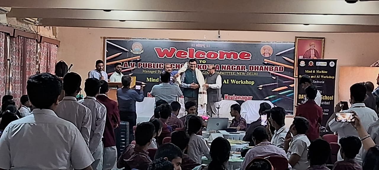 डीएवी कोयलानगर में आर्टिफिशियल इंटेलिजेंस एंड रोबोटिक वर्कशॉप का आयोजन…