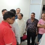 धनबाद में व्यापारी पर हमला, गोली मारकर लूटपाट,घायल को जालान अस्पताल में भर्ती कराया गया…