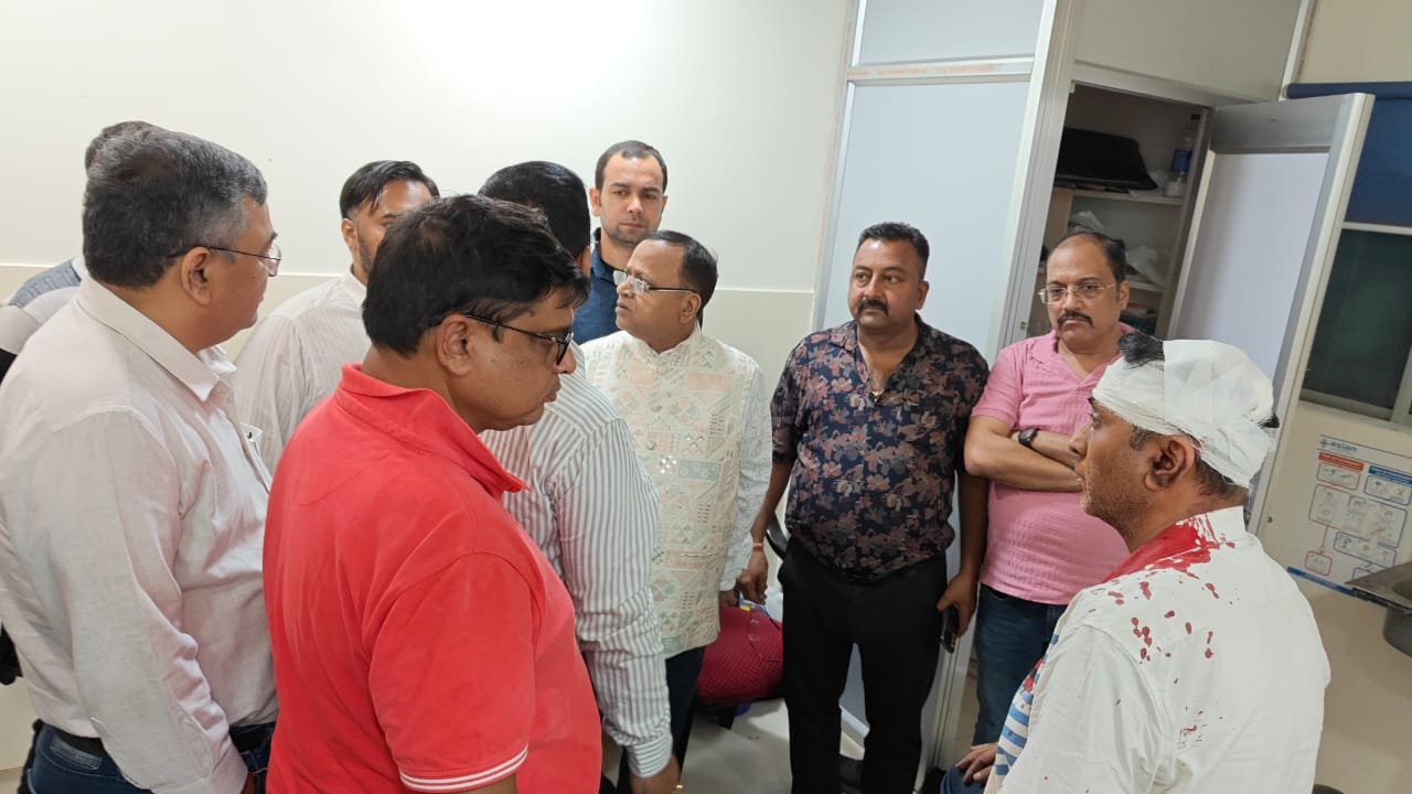 धनबाद में व्यापारी पर हमला, गोली मारकर लूटपाट,घायल को जालान अस्पताल में भर्ती कराया गया…