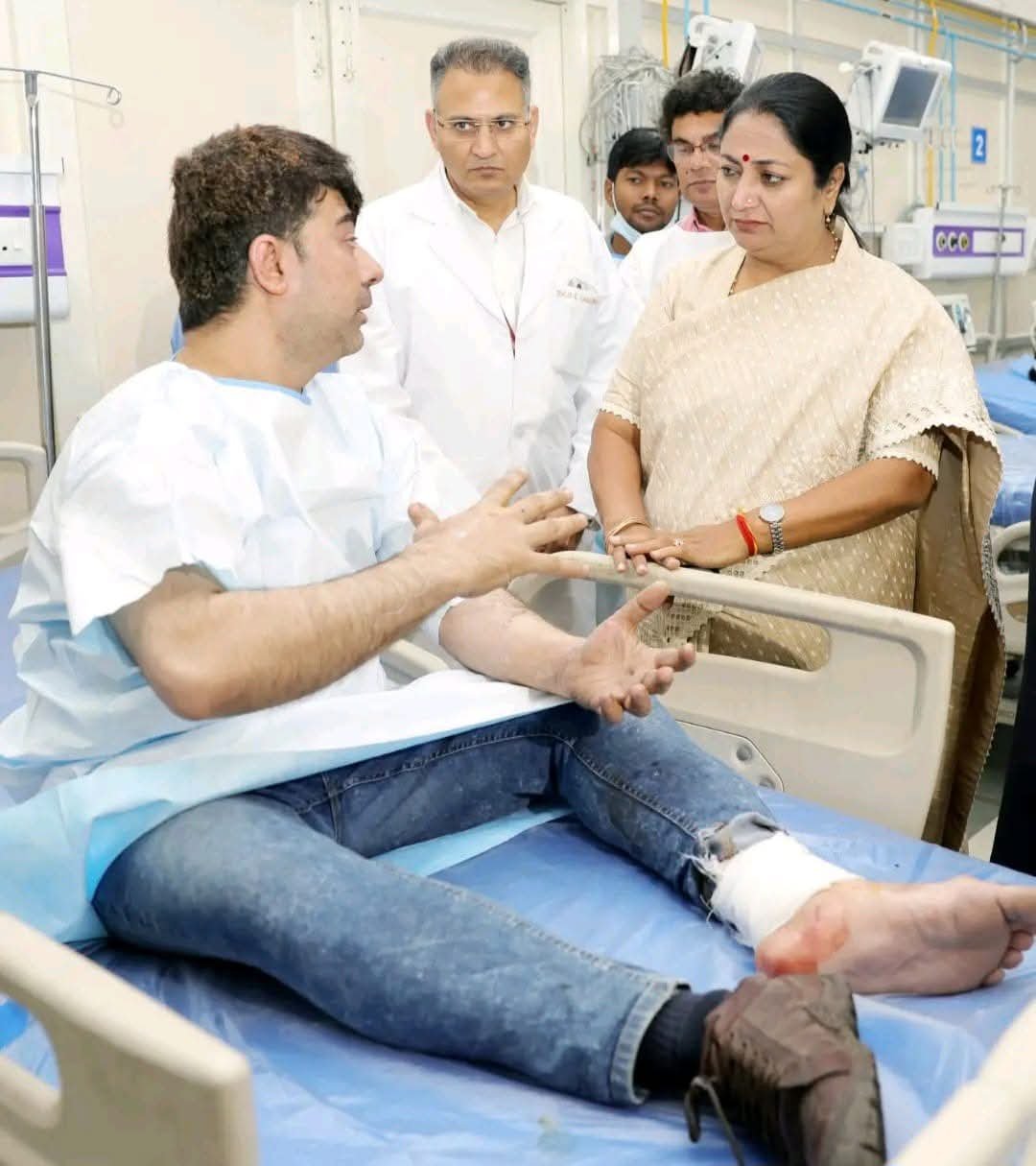 लाल किला मेट्रो विस्फोट में घायल लोगों से मिलीं मुख्यमंत्री रेखा गुप्ता…