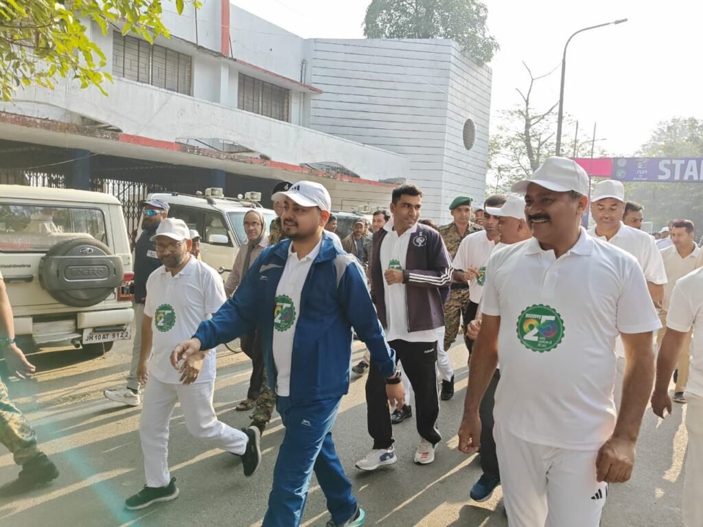 एकता, ऊर्जा और उत्साह के संग उपायुक्त आदित्य रंजन ने “रन फॉर झारखंड” में जिलावासियों के साथ लगाई दौड़…