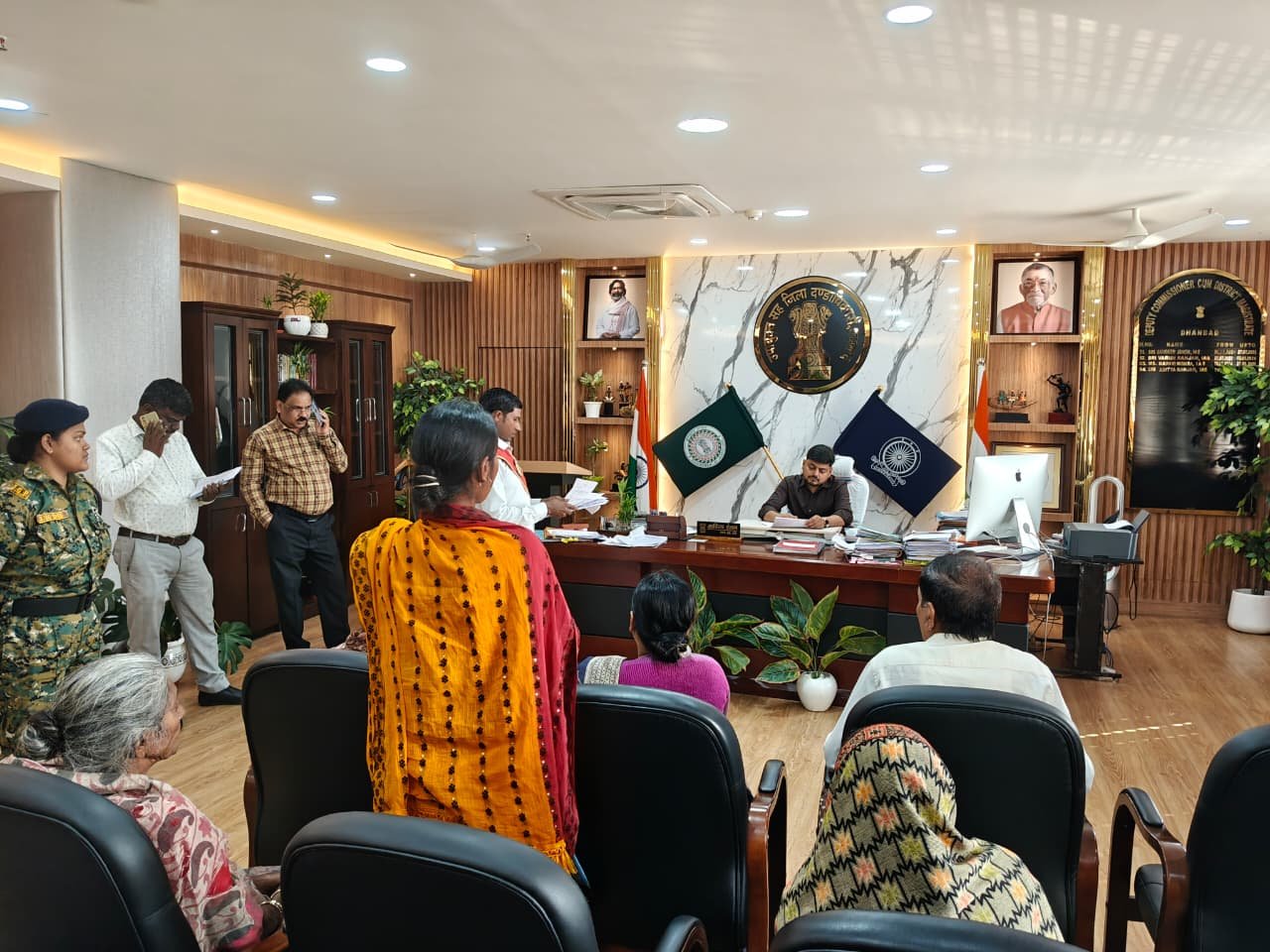 जनता दरबार में आमजनों की समस्याओं से अवगत हुए उपायुक्त…