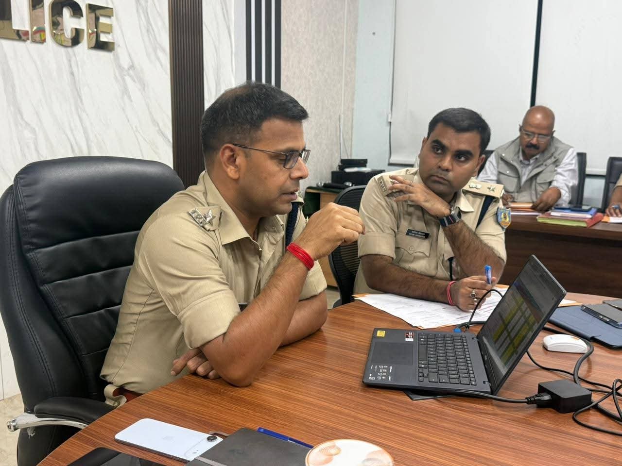 एसएसपी के नेतृत्व में धनबाद पुलिस की मासिक अपराध समीक्षा बैठक संपन्न…