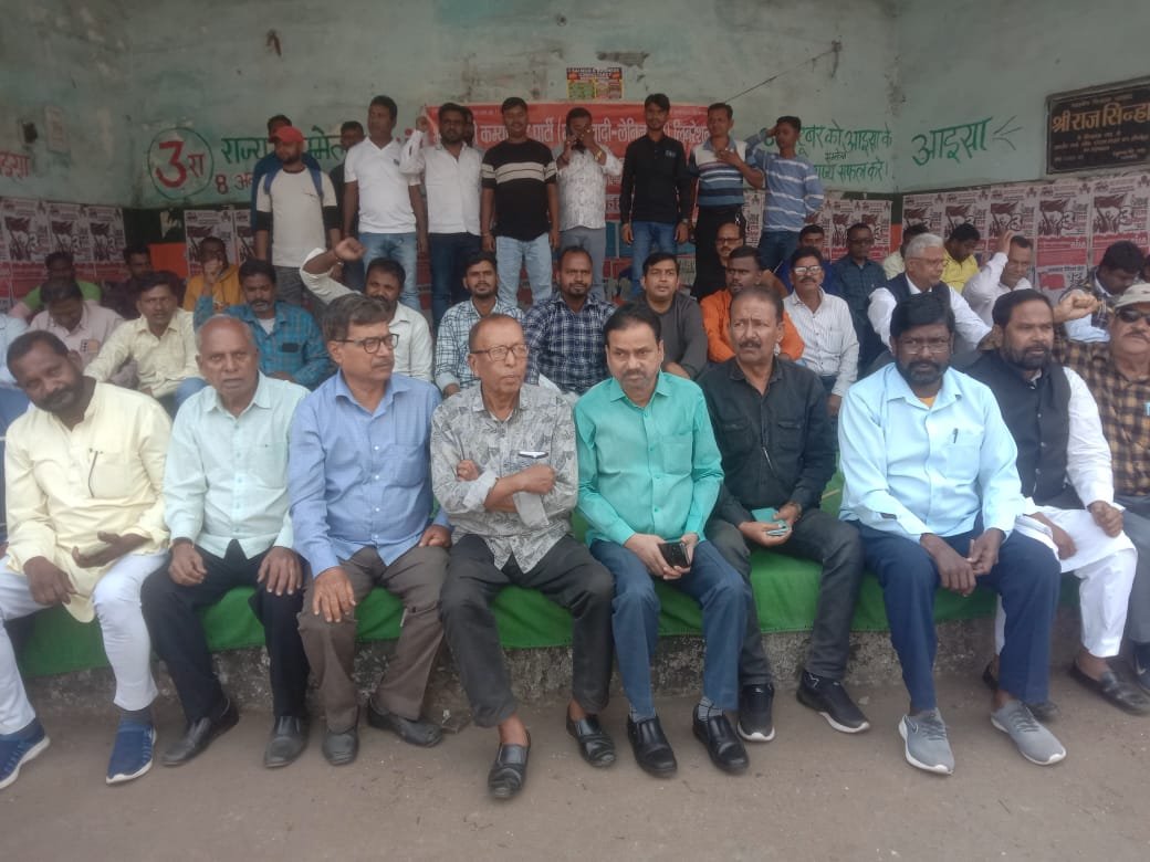 CPI माले के धनबाद जिला कमिटी ने 08 सूत्री मांगों को लेकर रणधीर वर्मा चौक पर दिया धरना…
