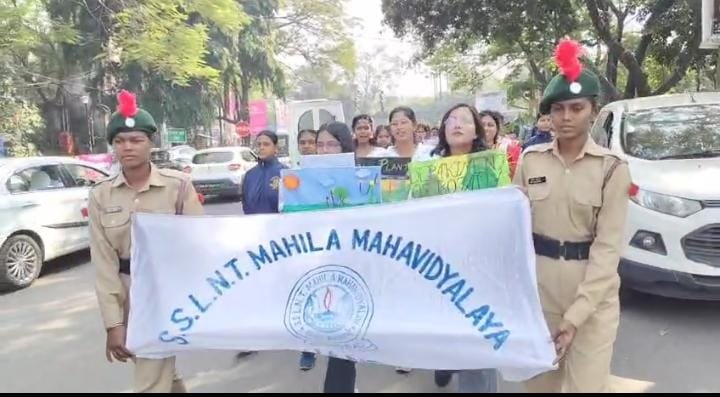 झारखण्ड स्थापना दिवस के उपलक्ष्य में कॉलेज की छात्राओं ने निकाली जागरूकता रैली…