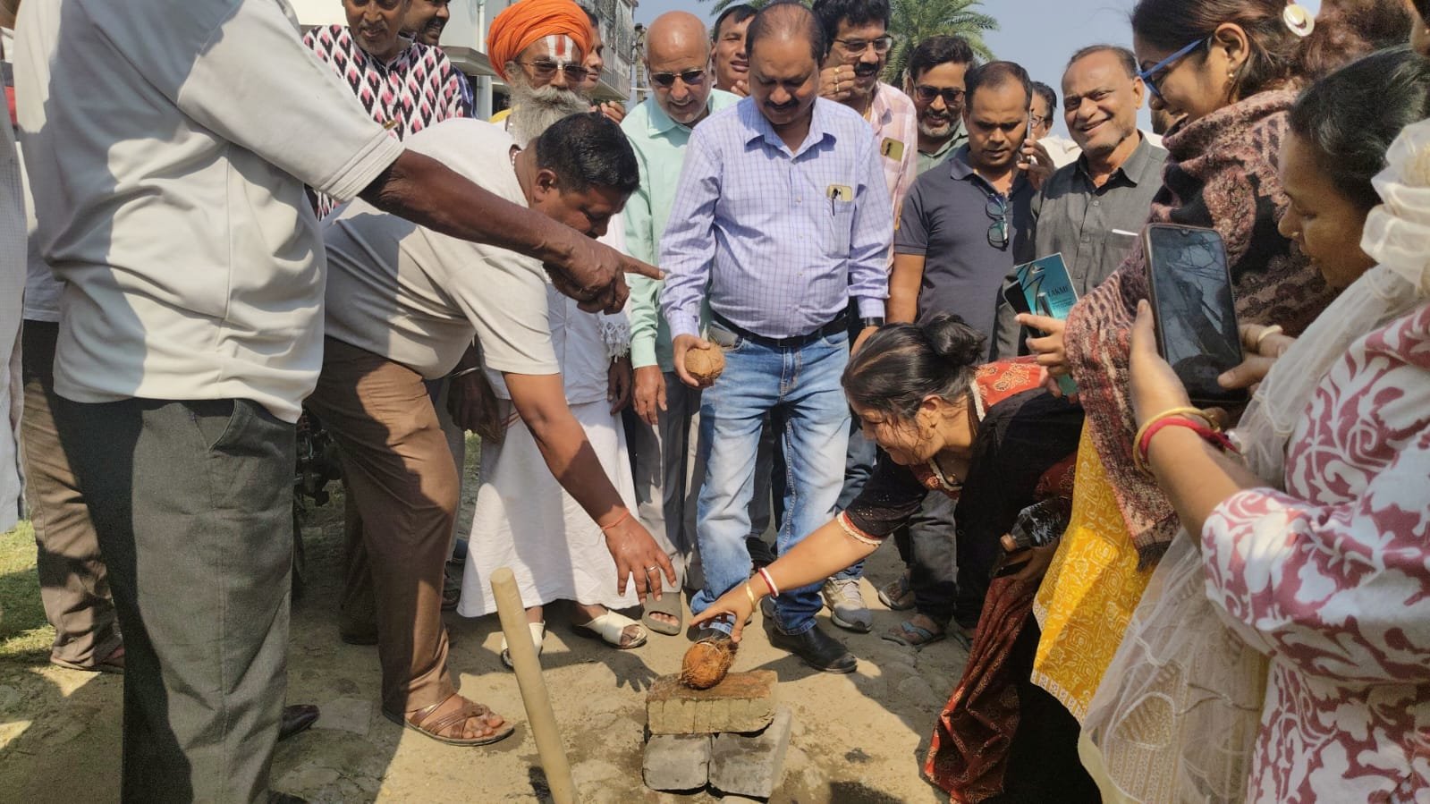 14 लाख की लागत से बनेगी विष्णुबिहार 23 नंबर गली मे 500 मीटर सड़क अड्डा उपाध्यक्ष ने रखी नीव…