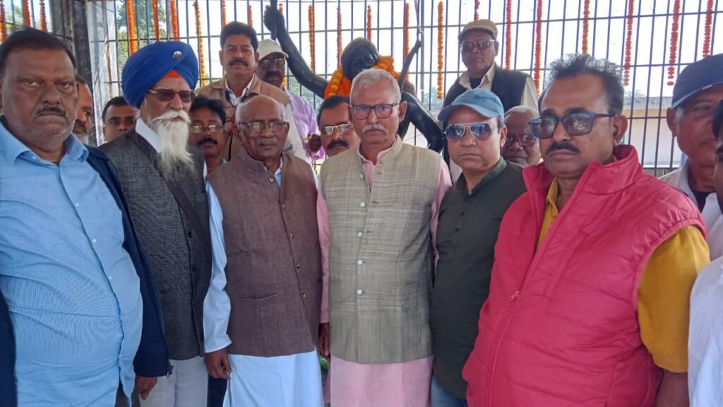 धरती आवा बिरसा मुण्डा आदिवासी अधिकारो तथा भूमि की रक्षा के लिए संघर्षरत रहे:- बिरसा समिति संस्थापक आनंद महतो…