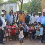 आंगनबाड़ी केंद्र में सिंदरी विधायक चंद्रदेव महतो ने 122 बच्चों को स्वेटर वितरित किए…