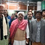 भाजपा नेता लक्की सिंह के आवास पर शोक संवेदना करने पहुँचे धनबाद सांसद ढुल्लू महतो…