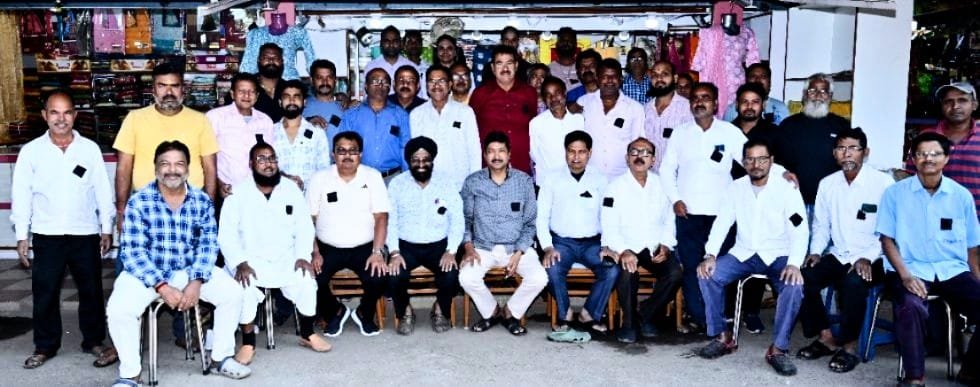 सिंदरी चेम्बर्स ऑफ कॉमर्स ने काला बिल्ला लगाकर विरोध जताया…