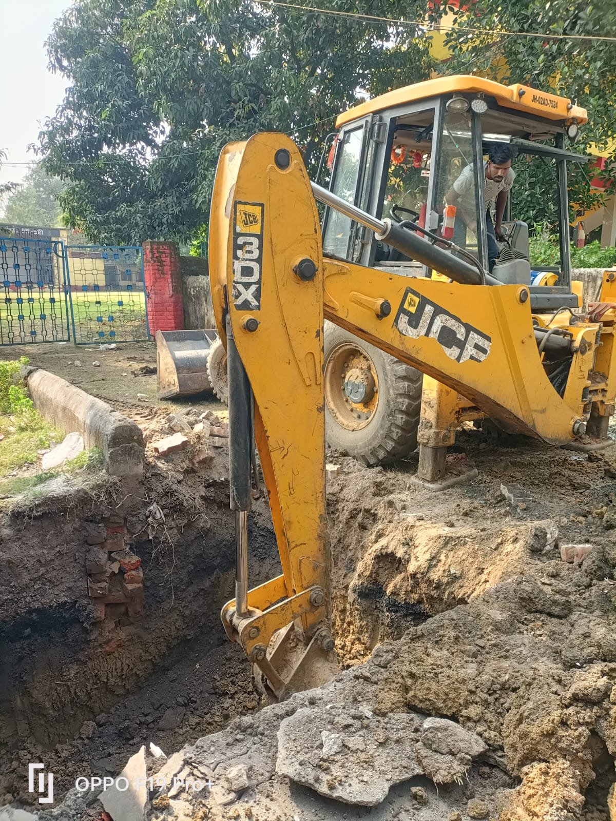 सिंदरी नगर में हाईमास्ट और स्ट्रीट लाइट लगाने की प्रक्रिया शुरू, HURL के CSR प्रयास की सराहना…