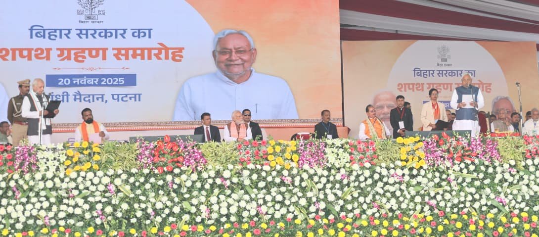 बिहार की नवनिर्वाचित सरकार के शपथ ग्रहण समारोह में नीतीश कुमार ने मुख्यमंत्री पद की शपथ ली…