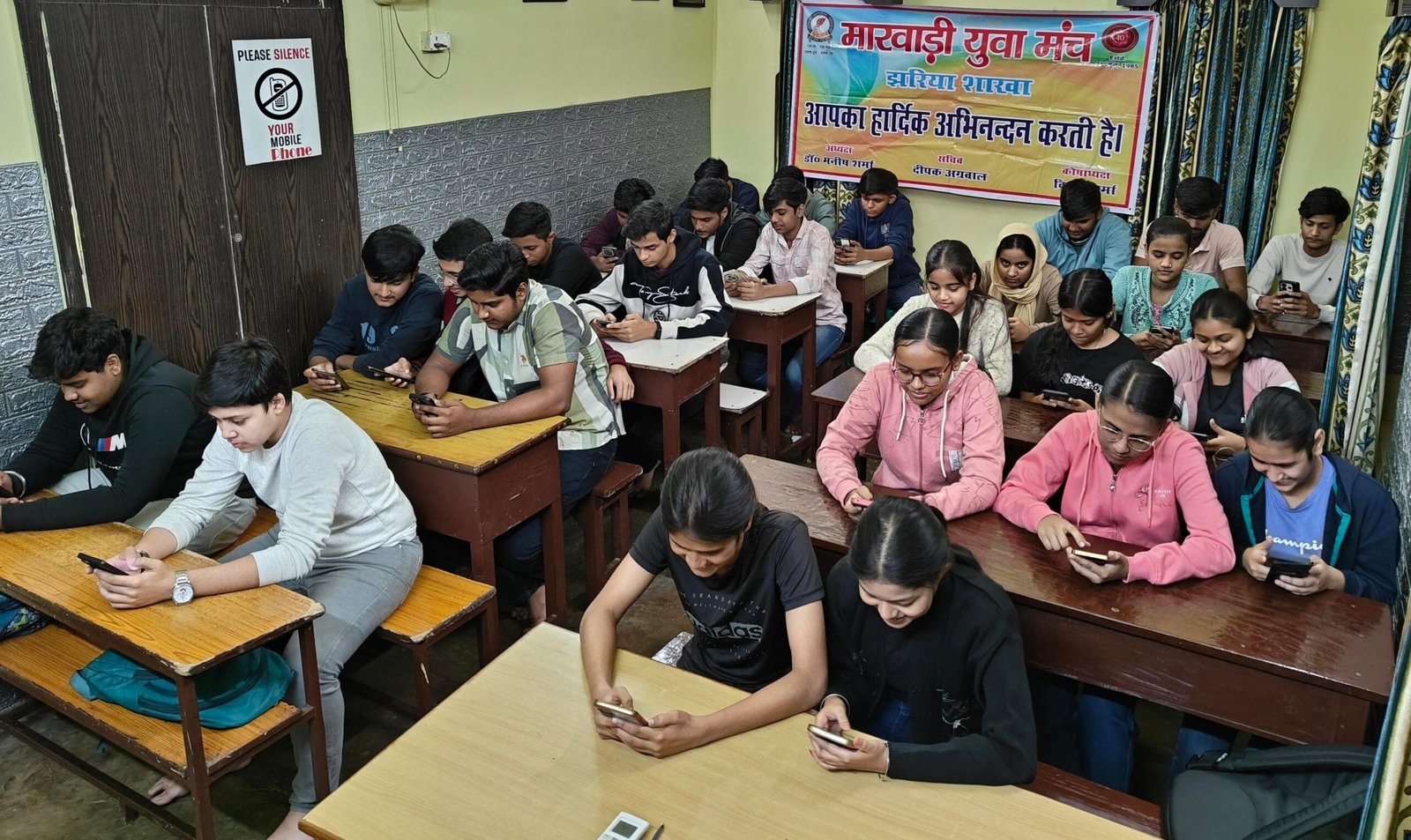 मारवाड़ी युवा मंच, झरिया शाखा द्वारा पोस्टर मेकिंग प्रतियोगिता–2025 का सफल आयोजन…