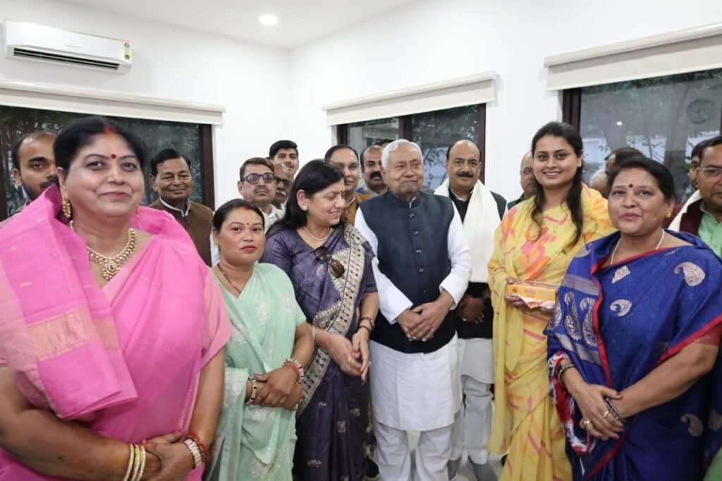 नई सरकार के गठन के बाद मुख्यमंत्री ने जदयू के जनप्रतिनिधियों, नेताओं एवं कार्यकर्ताओं से की मुलाकात…