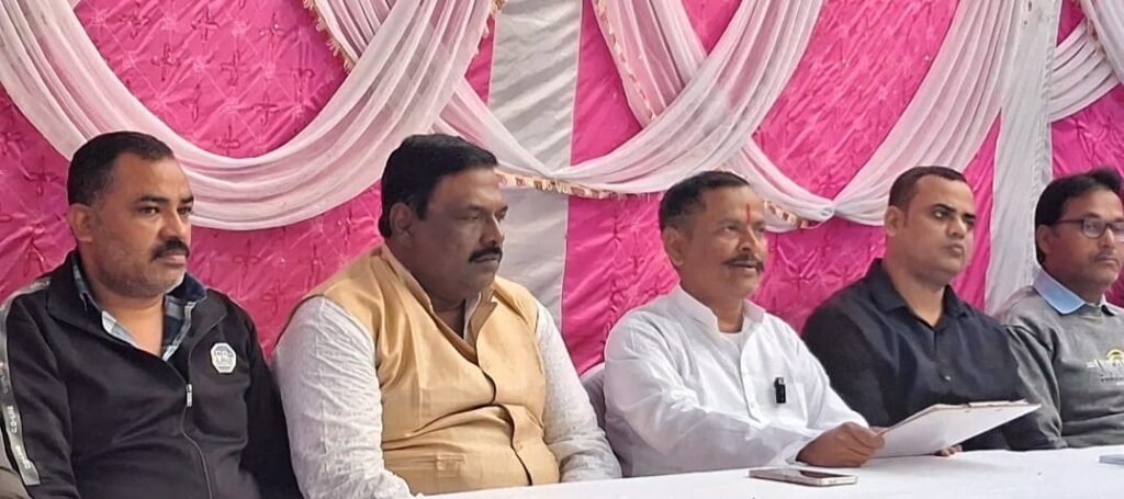 एफसीआई लिमिटेड सिंदरी प्रबंधक लाख प्रयास कर ले, एक भी आवास, दुकान और झुग्गी खाली नहीं होगा : कौशल सिंह…