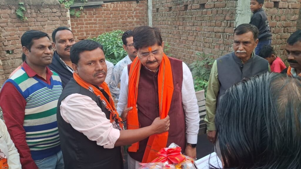 विधायक राज ने पीसीसी सड़क का किया उद्घाटन…