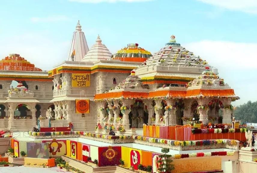 अयोध्या आज ऐतिहासिक क्षण की साक्षी बनेगी, श्री राम मंदिर पर ध्वज फहराएंगे पीएम मोदी..