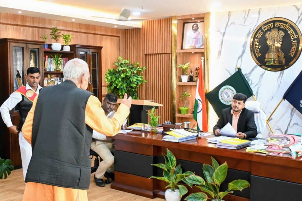 जनता दरबार में उपायुक्त ने सुनी आम जनों की समस्या…