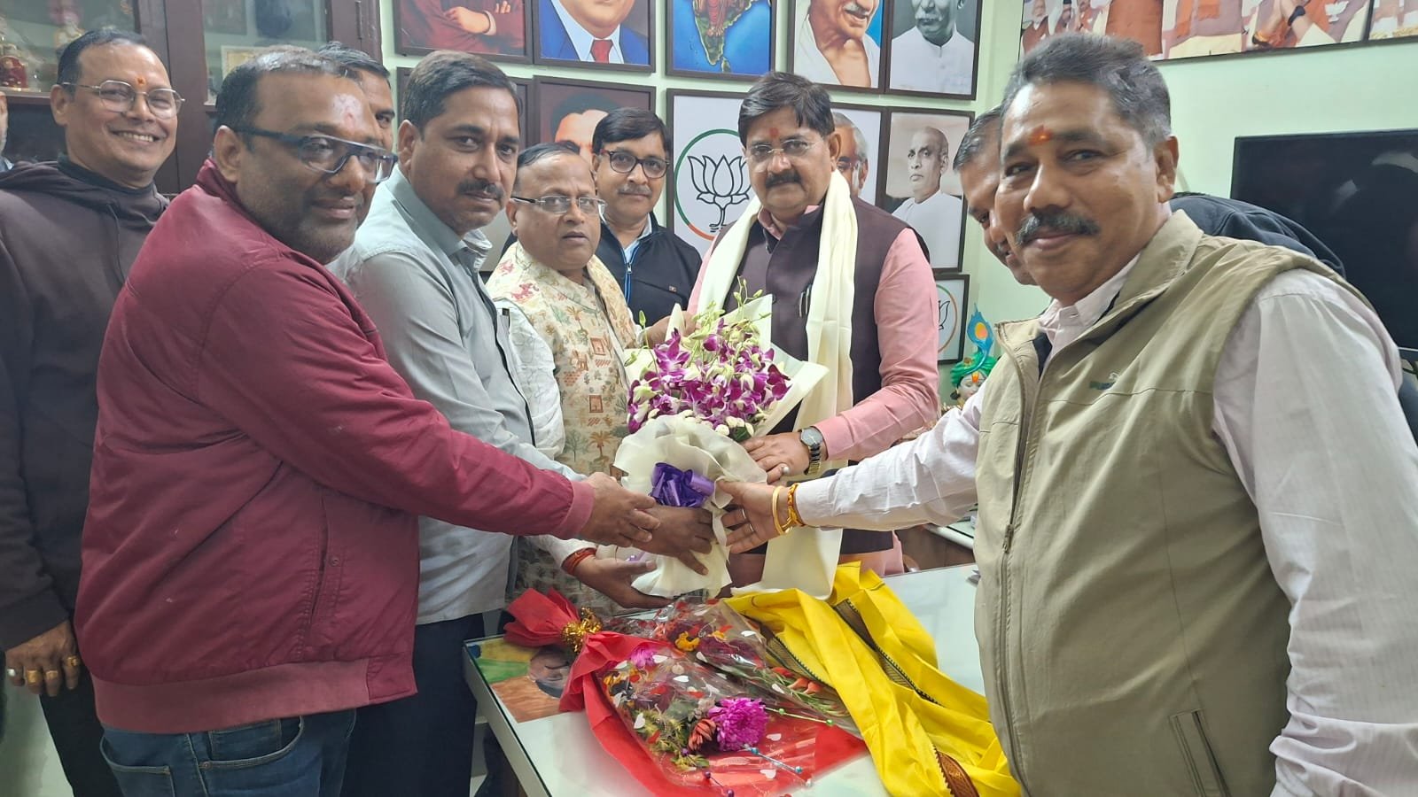 राज्य सरकार द्वारा उत्कृष्ट विधायक का सम्मान मिलने के बाद बीजेपी विधायक राज को धनबाद जिला चैंबर ने किया अभिनन्दन…
