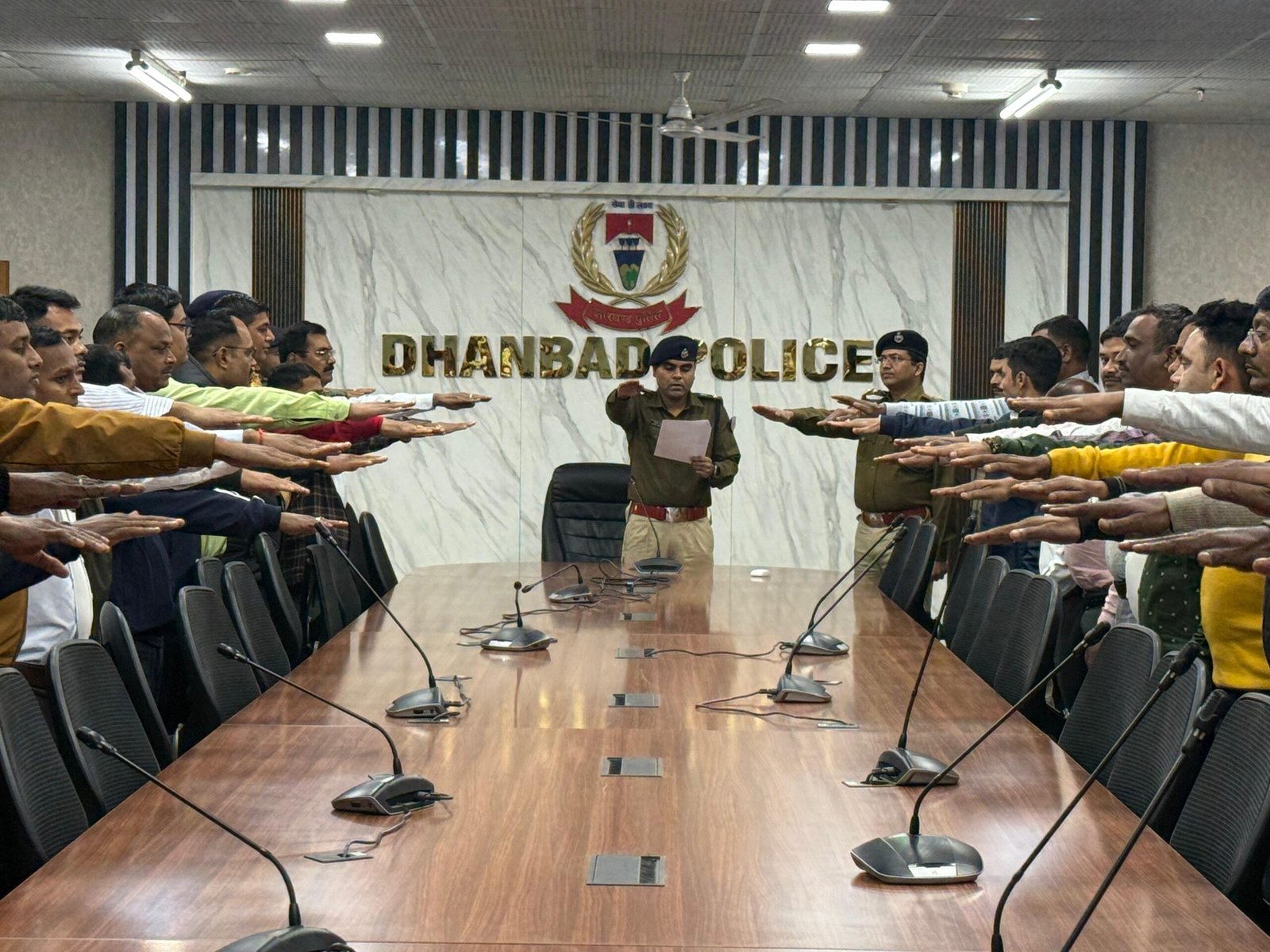 संविधान दिवस पर धनबाद पुलिस में आयोजित हुआ विशेष कार्यक्रम…