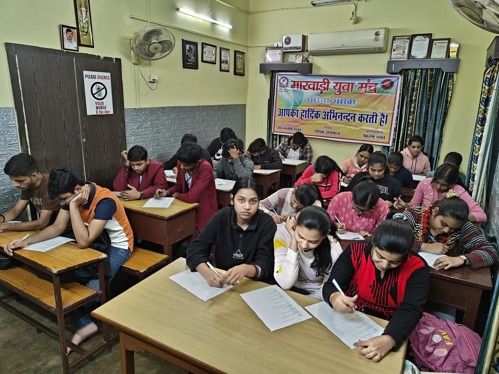 मारवाड़ी युवा मंच, झरिया शाखा द्वारा संविधान दिवस क्विज़ प्रतियोगिता सफलतापूर्वक सम्पन्न…