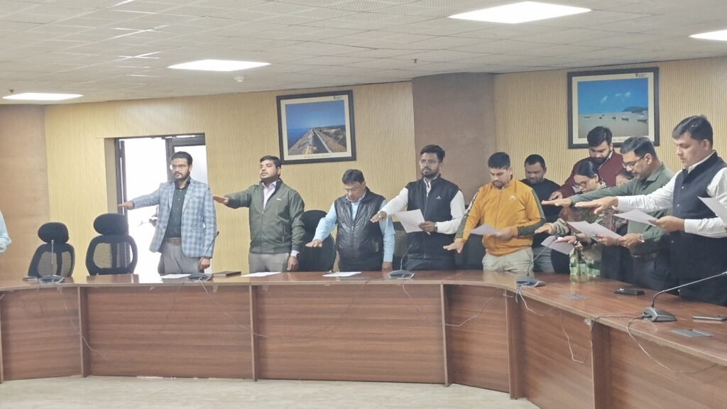 उपायुक्त आदित्य रंजन ने संविधान दिवस पर दिलाई शपथ…