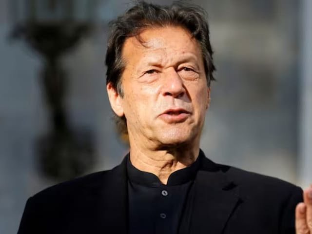 पाकिस्तान के पूर्व प्रधानमंत्री इमरान खान की हत्या? आदियाला जेल में मिलने गई बहन को घसीट कर भगाया, हजारों कार्यकर्ता पहुंचे….