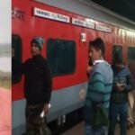 गोमो में RPF जवान की गंगा सतलज एक्सप्रेस से कटकर मौत, स्टेशन पर मची अफरा-तफरी…