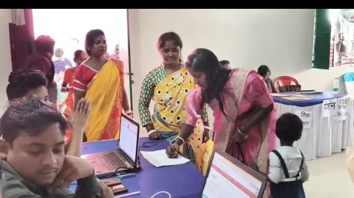 गोपलपुरा पंचायत भवन में सरकार आपके द्वार कार्यक्रम का बीडीओ ने दीप प्रवजलित कर किया उद्द्घटान…