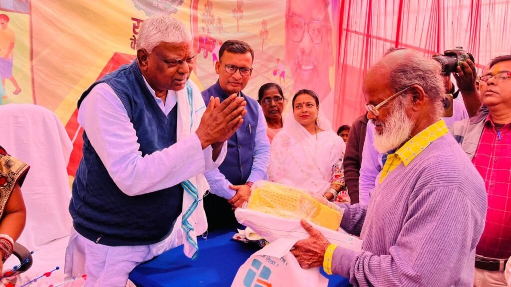 सेवा का अधिकार सप्ताह शिविरों में प्राप्त हुए 13095 आवेदन, 642 का निष्पादन..2681 लाभुकों के बीच परिसंपत्तियों का वितरण…