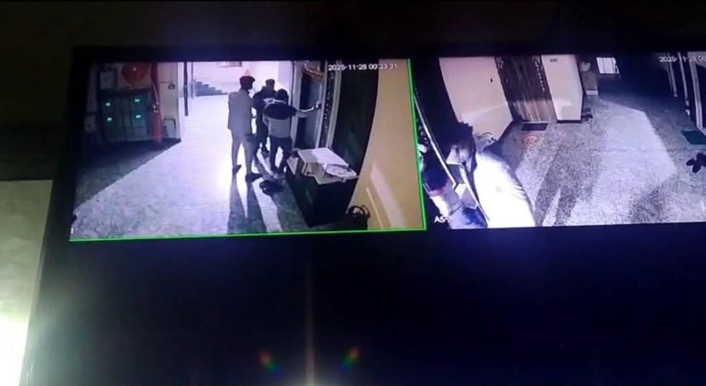 जोराफाटक Ashirwad Tower क़े परिसर में रात को घुसे तीन संदिग्ध युवक, सुरक्षा व्यवस्था पर उठे सवाल…