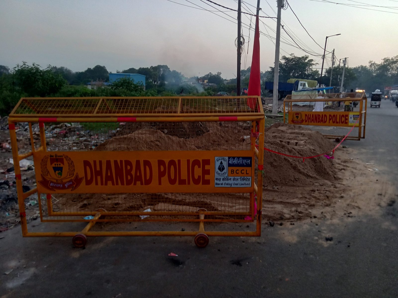 झरिया-सिंदरी मुख्यमार्ग बनियाहीर स्थित हुई एक बार फिर गैस रिसाव लोगों मे दहसत..