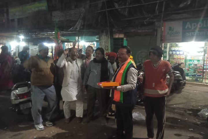 एनडीए की प्रचंड जीत पर धनबाद से लेकर झरिया में  कार्यकर्ताओं ने मनाया जश्न..