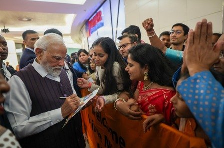 दक्षिण अफ्रीका में भारतीय समुदाय के स्वागत से खुश पीएम मोदी बोले-सांस्कृतिक जुड़ाव सचमुच हृदयस्पर्शी…