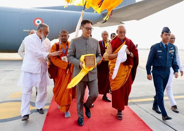 भूटान में 17 दिनों की प्रदर्शनी के बाद पवित्र अवशेष भारत लौटे; भूटान नरेश ने की औपचारिक विदाई…