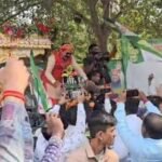 रुझान देखने के बाद जदयू कार्यालय के बाहर जश्न…