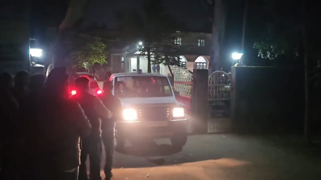 हिरासत में लिए गए सभी कारोबारी आठ कारोबार से जुड़े हुए….