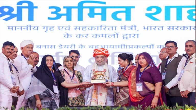 अमित शाह ने गुजरात में बायो-सीएनजी और उर्वरक संयंत्र का उद्घाटन किया, नए डेयरी इंफ्रास्ट्रक्चर की रखी नींव…
