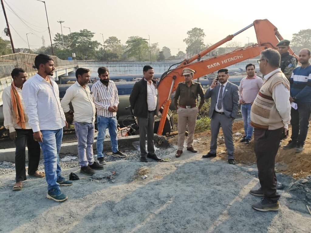 उपायुक्त तथा वरीय पुलिस अधीक्षक ने किया बरमसिया पुल के मरम्मती कार्य का निरीक्षण…