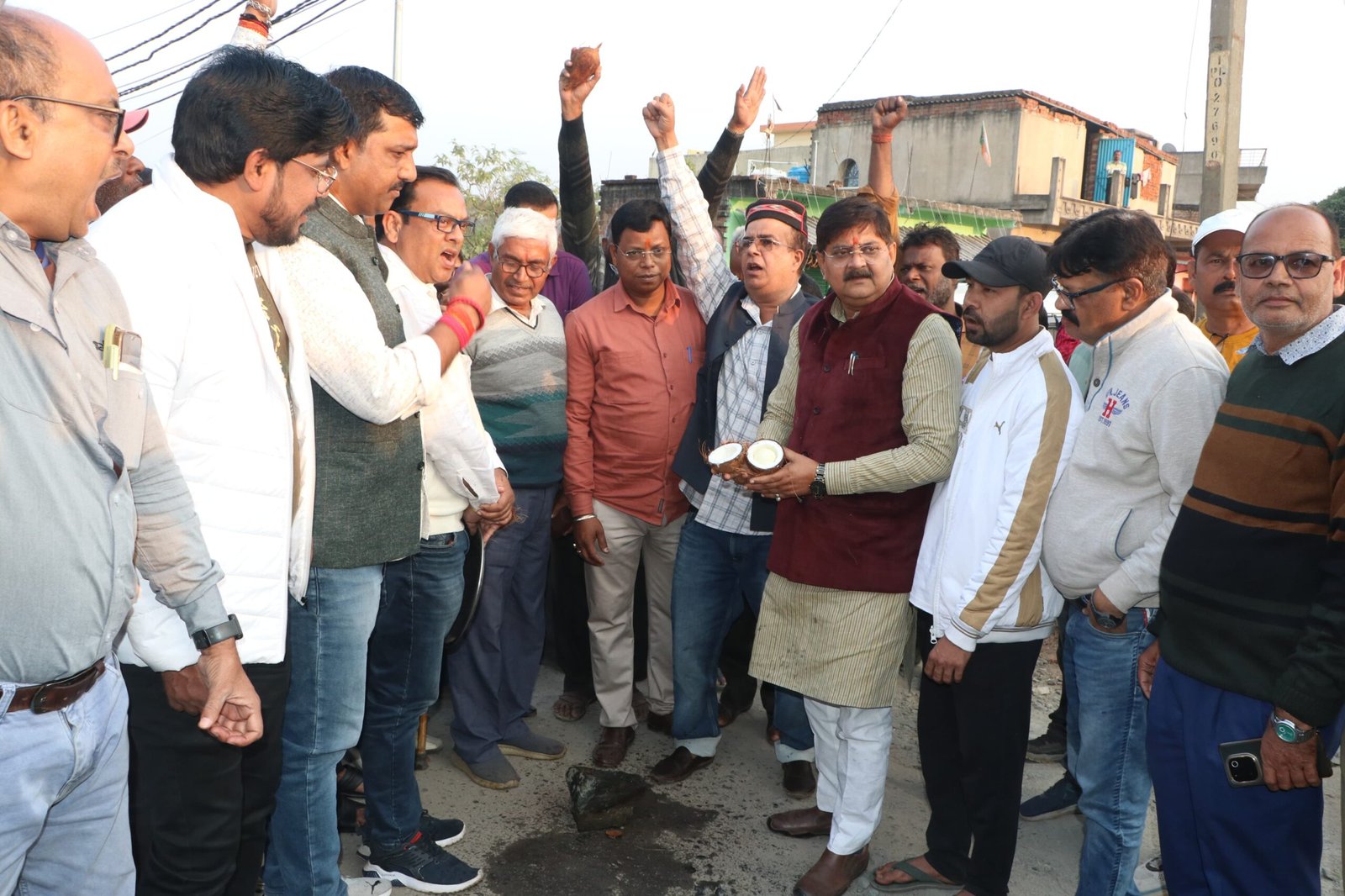 धरना के 24 घंटे के भीतर बीजेपी MLA राज ने जनता से किया वादा पूरा किया.. पांडरपाला सहित कई सड़क का किया शिलान्यास…