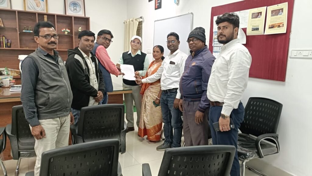 बलियापुर के प्रखंड प्रमुख पिंकी देवी के नेतृत्व में प्रतिनिधि मंडल विद्युत अधीक्षक से मिली!..