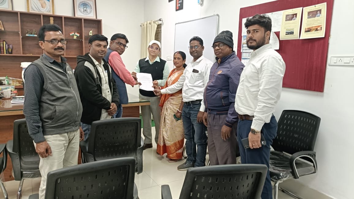 बलियापुर के प्रखंड प्रमुख पिंकी देवी के नेतृत्व में प्रतिनिधि मंडल विद्युत अधीक्षक से मिली!..