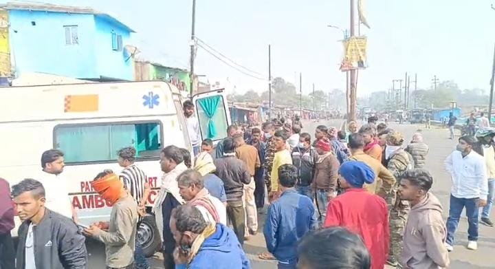 केंदुआडीह में गैस रिसाव पर उबाल, दो महिलाओं की मौत, सड़क जाम…